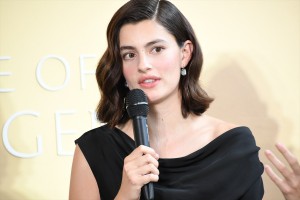 ダイアナ・シルバーズ、「クレ・ド・ポー ボーテ ジャパンアンバサダー就任／「肌の知性」 細胞がもつ神秘の力 AIアート展発表会」に登場