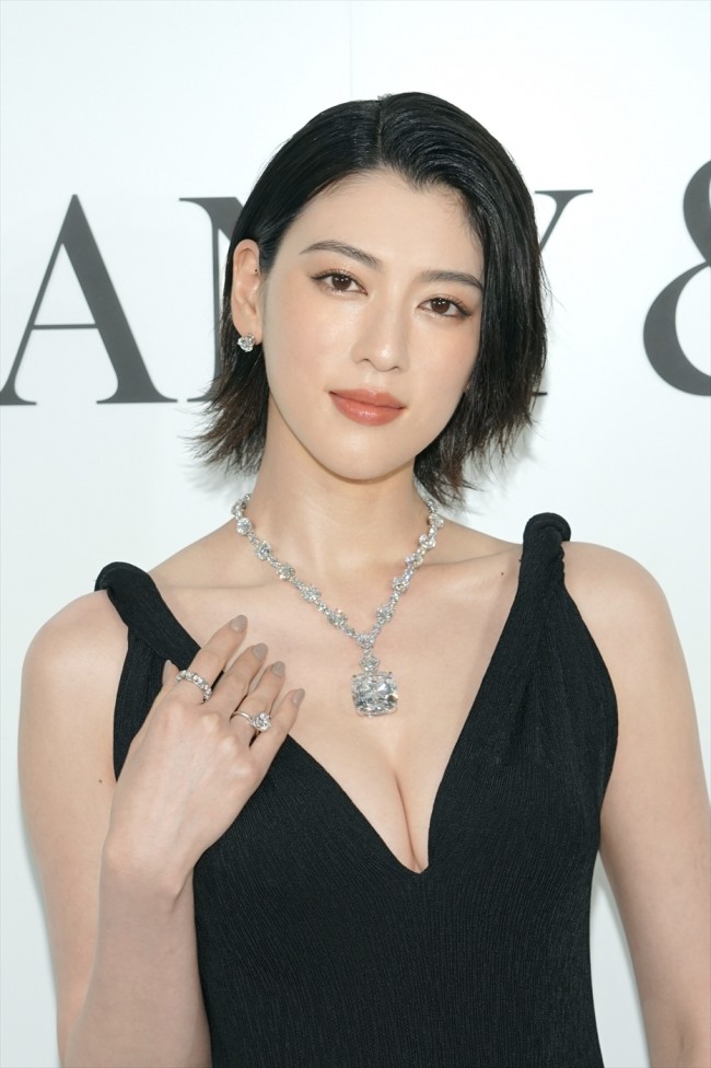 三吉彩花