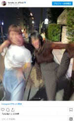 村上佳菜子、“酔っ払い”のハイテンション写真をアップ　「ハッピー野郎かよw」　※「村上佳菜子」インスタグラム