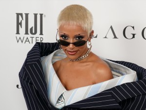 ファンをディスった米人気歌手、インスタのフォロワー25万人を一気に失う