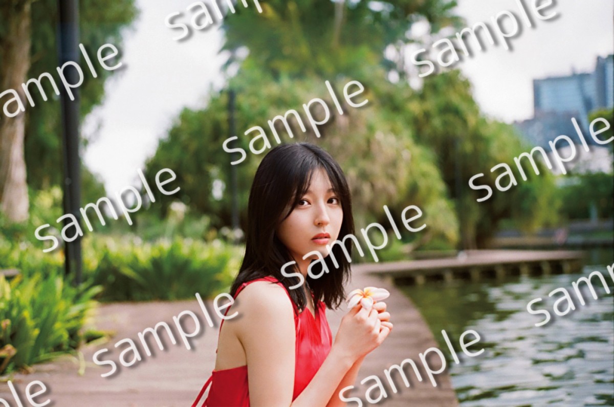 乃木坂46・早川聖来、パジャマ姿で“おふざけ”　卒業写真集書店特典11種類を公開