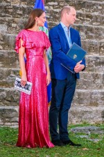 ベリーズ訪問のキャサリン妃、ビビッドなピンクのドレス姿で現地を魅了（2022年3月）