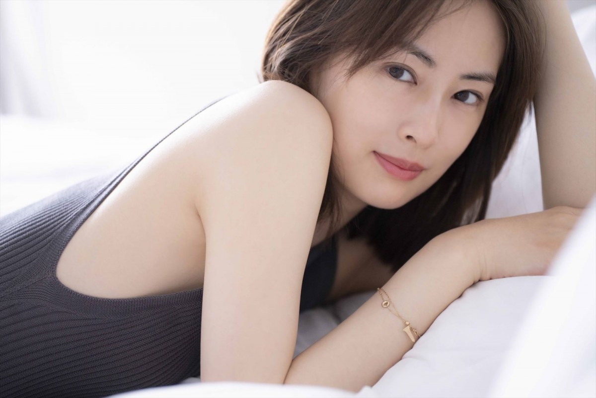 北川景子、デビュー20周年を記念する写真集発売決定　素の表情たっぷりのメイキング映像も公開