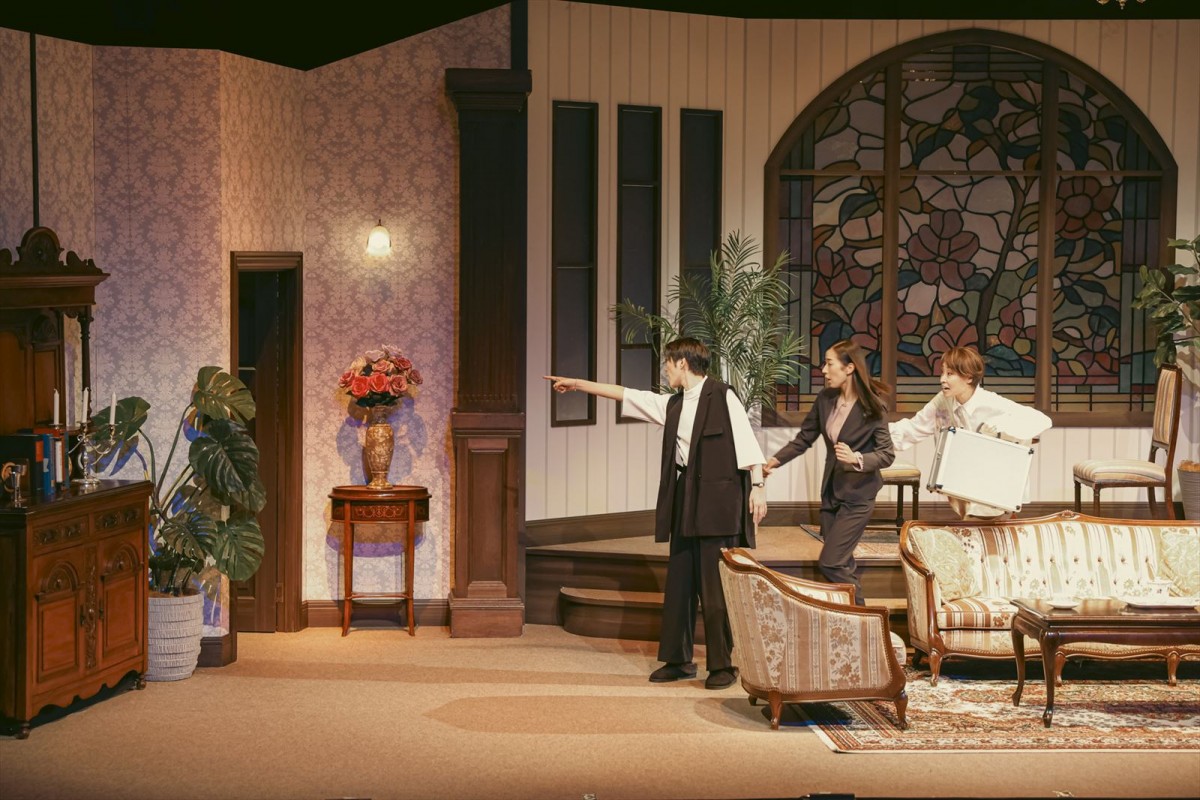 七海ひろきプロデュース×寿つかさ初主演、舞台『THE MONEY』開幕　畳み掛ける会話劇で客席は笑いの渦！