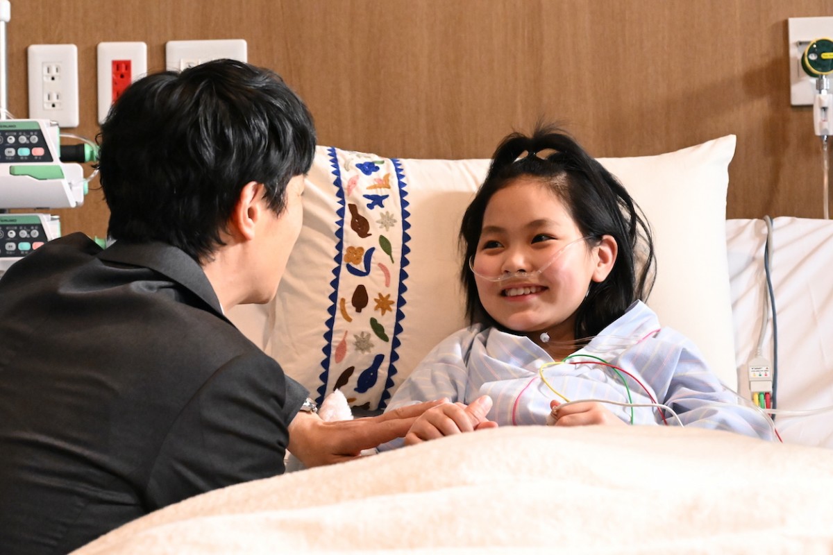 『VIVANT』ドラム、“乃木”堺雅人の耳に“フゥー”　登場シーンにネット爆笑「超癒し！超癒し！」