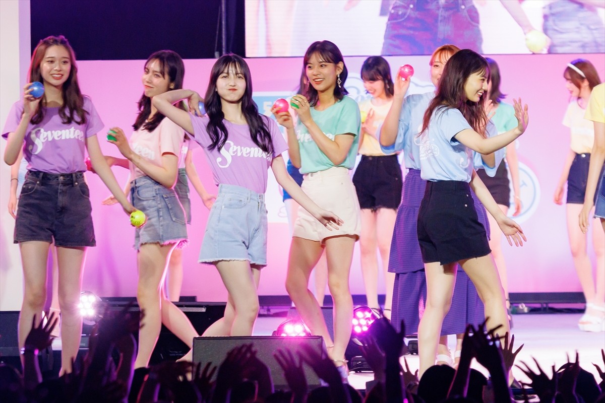 乃木坂46・久保史緒里＆日向坂46・小坂菜緒がランウェイに登場「最高の夏の思い出を作りたい」