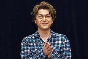 勝地涼、ブロードウェイミュージカル『ビートルジュース』囲み取材に登場