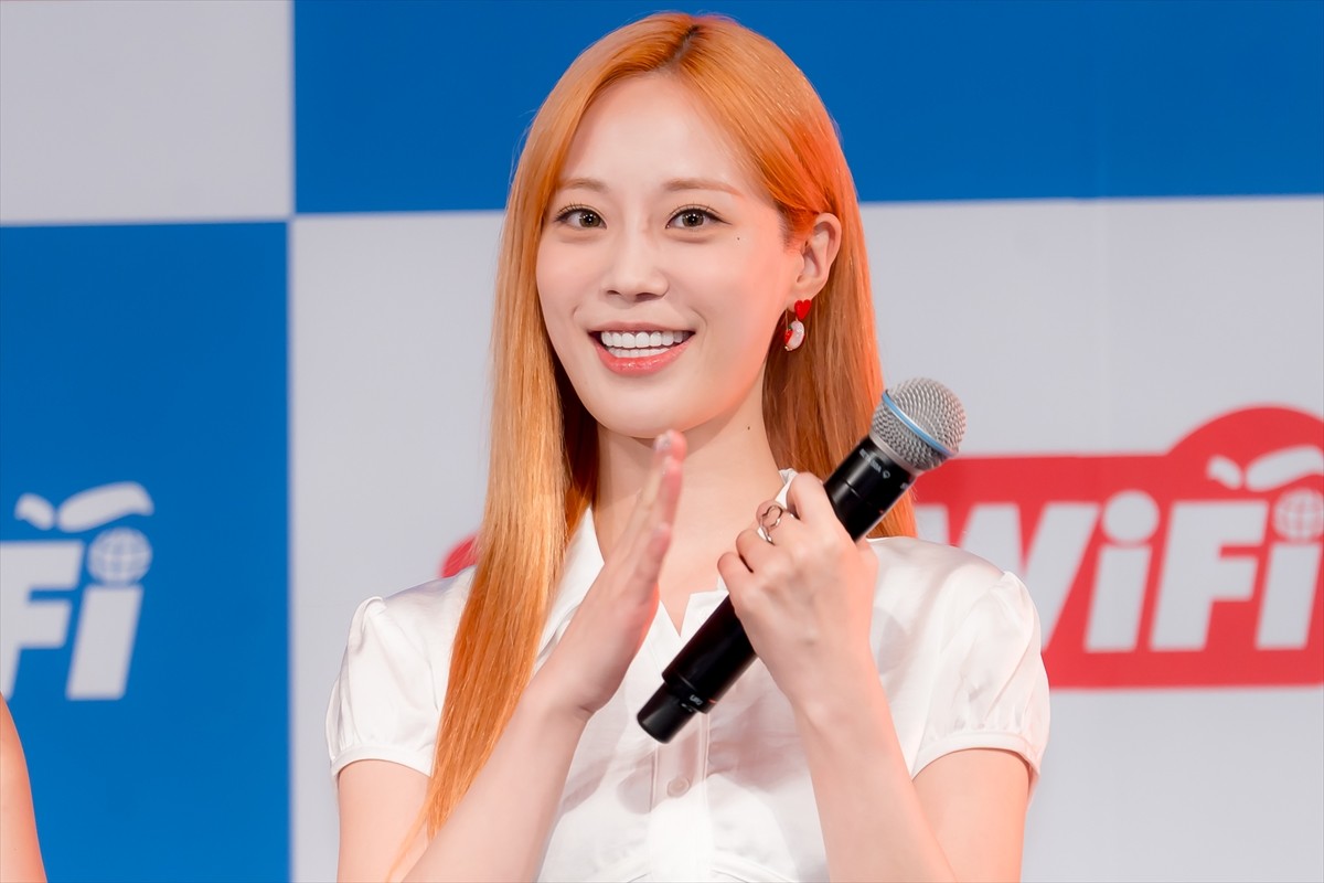 KARA、12年ぶりにリメイクされた「GO GO サマー！」のダンス生披露　ミニスカートで登場