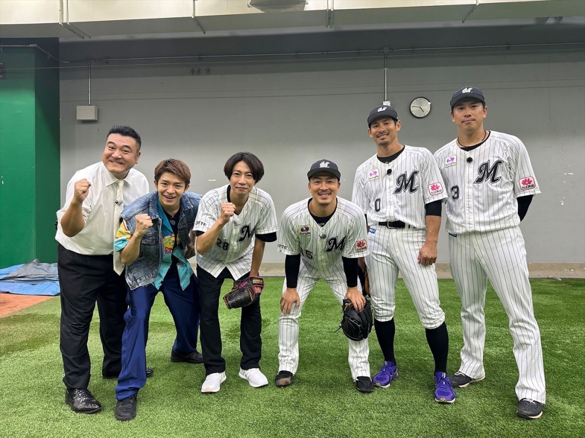 9月28日放送『VS魂ファイナル みんなで思い出作ろうSP』より(左から)山崎弘也、岸優太、相葉雅紀、千葉ロッテマリーンズ・美馬学&荻野貴司&角中勝也