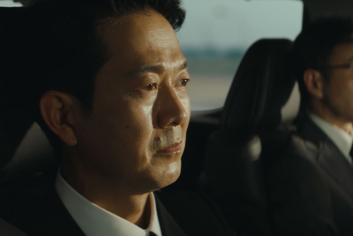 中島健人、堤真一、池田エライザら、映画『おまえの罪を自白しろ』キャスト陣の怪しさがにじみ出る場面写真一挙解禁