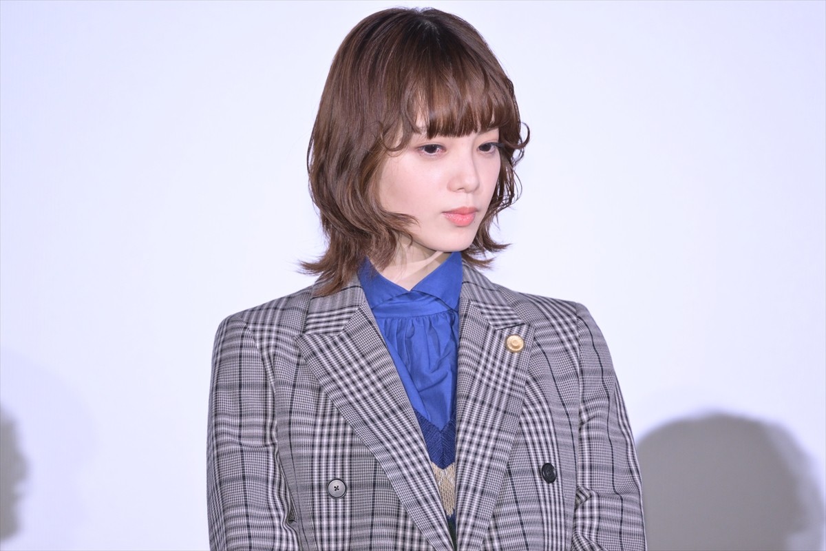 平手友梨奈、ムロツヨシから“殺傷能力が高い言い間違い”暴露され「本当に申し訳なかったです」