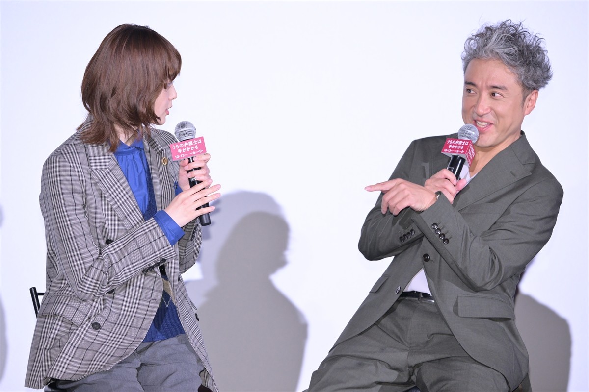 平手友梨奈、ムロツヨシから“殺傷能力が高い言い間違い”暴露され「本当に申し訳なかったです」