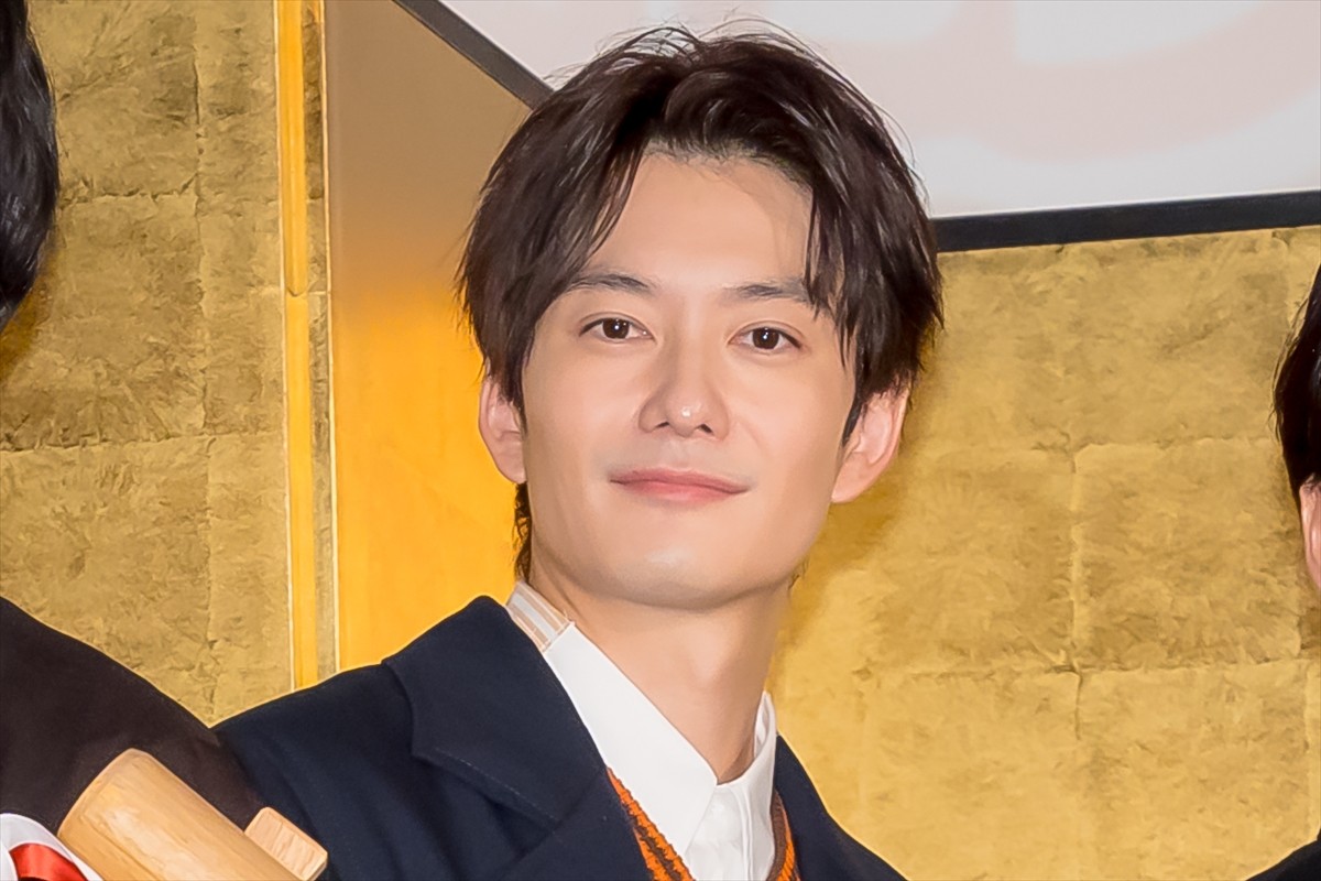 岡田将生、人生初の舞台あいさつMCに挑戦　松坂桃李の言葉に涙見せる