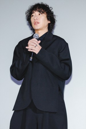 落合モトキ、映画『鯨の骨』初日舞台挨拶に登場