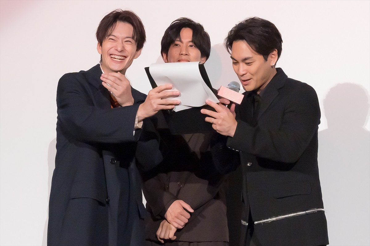 岡田将生、人生初の舞台あいさつMCに挑戦　松坂桃李の言葉に涙見せる