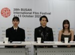 「第28回釜山国際映画祭」に登場した（左から）アイナ・ジ・エンド、松村北斗（SixTONES）、広瀬すず