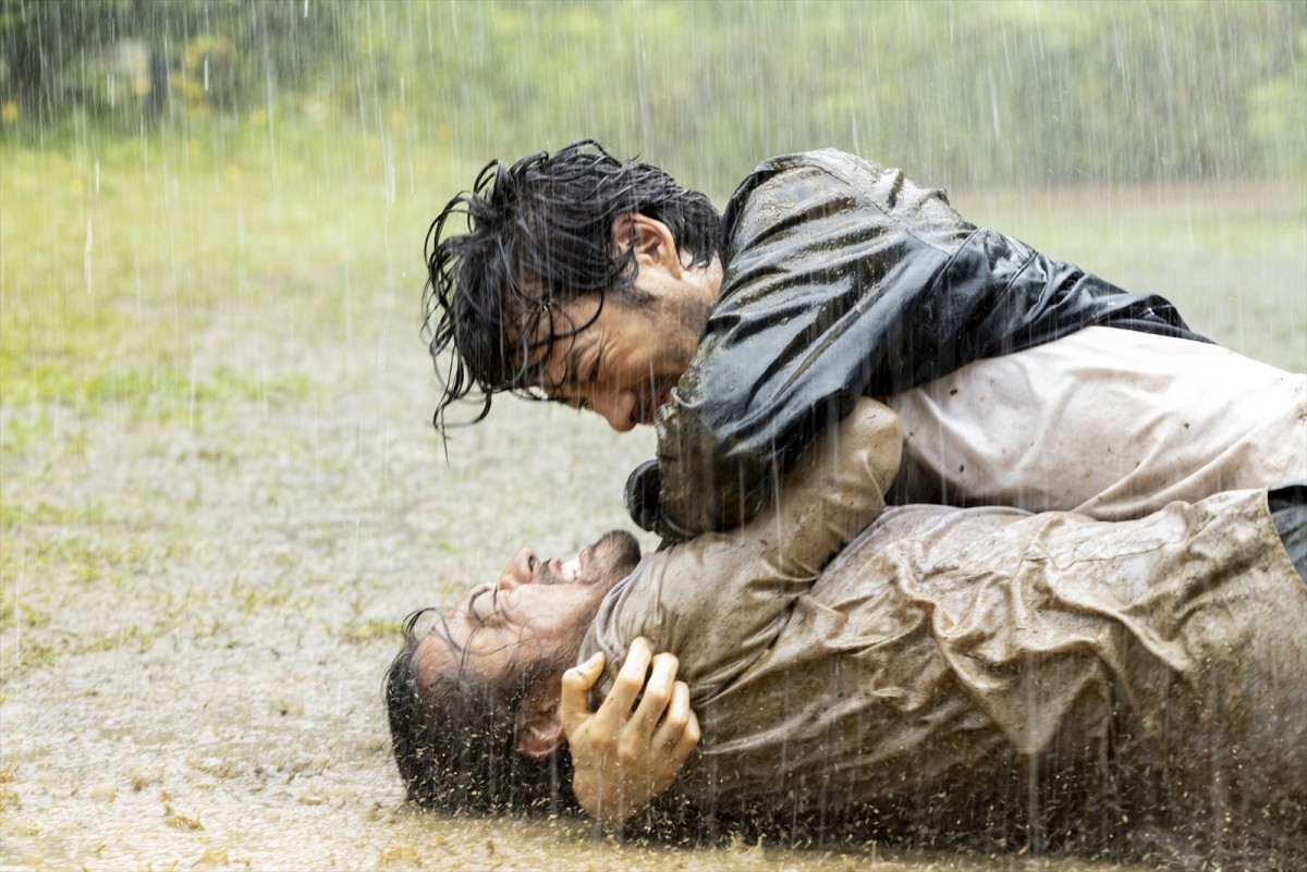 竹野内豊＆山田孝之『唄う六人の女』超ヒール役な山田孝之が荒ぶる場面写真解禁！