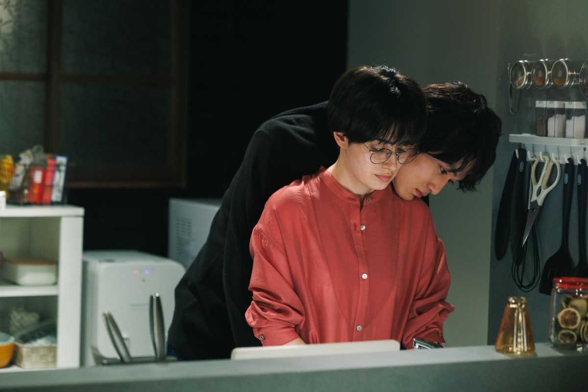 『コタツがない家』“万里江”小池栄子、小学生の頃の“順基”作間龍斗の映像を見て涙　「一緒に号泣」「ボロ泣き」の声