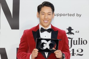 吉田正尚、「GQ MEN OF THE YEAR 2023」フォトコールに登場