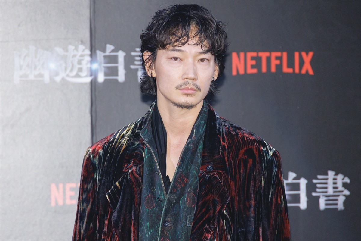 本郷奏多、『幽☆遊☆白書』飛影の技で右腕使えず「左手でご飯を食べるのが上手になりました」