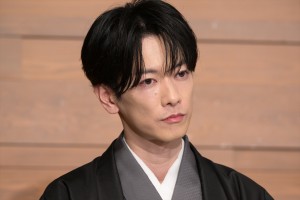 佐藤健、『義母と娘のブルースFINAL 2024年謹賀新年スペシャル』制作発表会見に登場