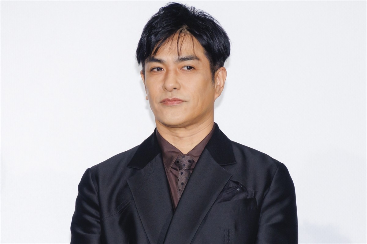 綾野剛、主演映画で歌うX JAPAN『紅』は「全面裏声で歌っています」