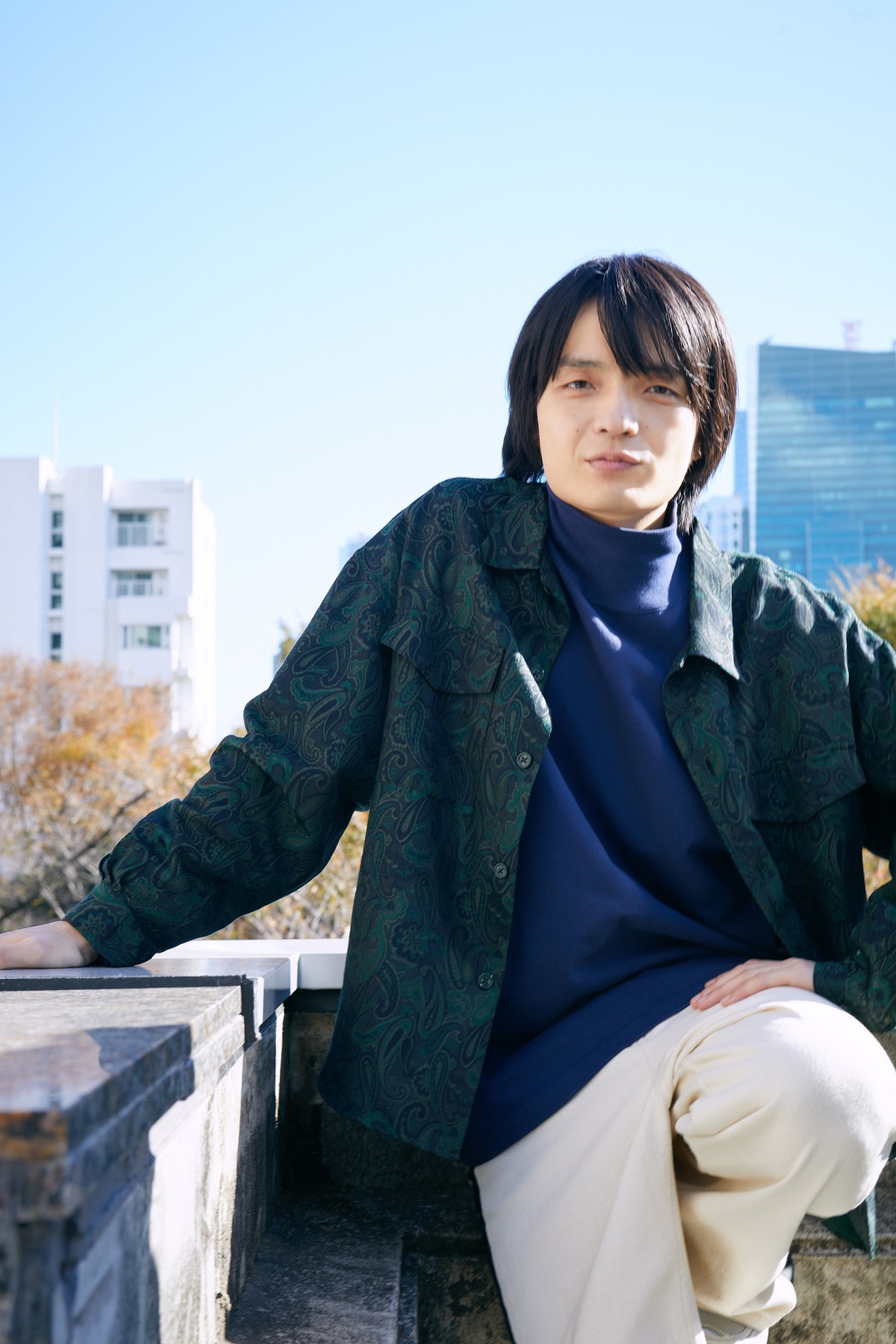 デビュー15周年の岡山天音、手探りで始まった俳優人生「カオスの中でもがいていました」