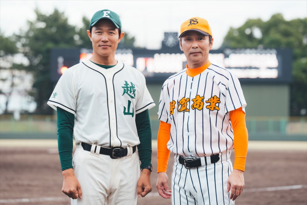 日曜劇場『下剋上球児』最終回に出演する(左から)鈴木亮平、元木大介