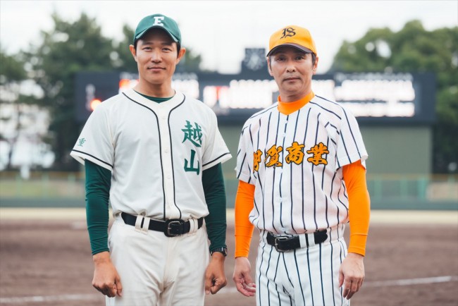 日曜劇場『下剋上球児』最終回に出演する(左から)鈴木亮平、元木大介
