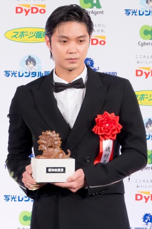 磯村勇斗、「第48回報知映画賞」授賞式に登場