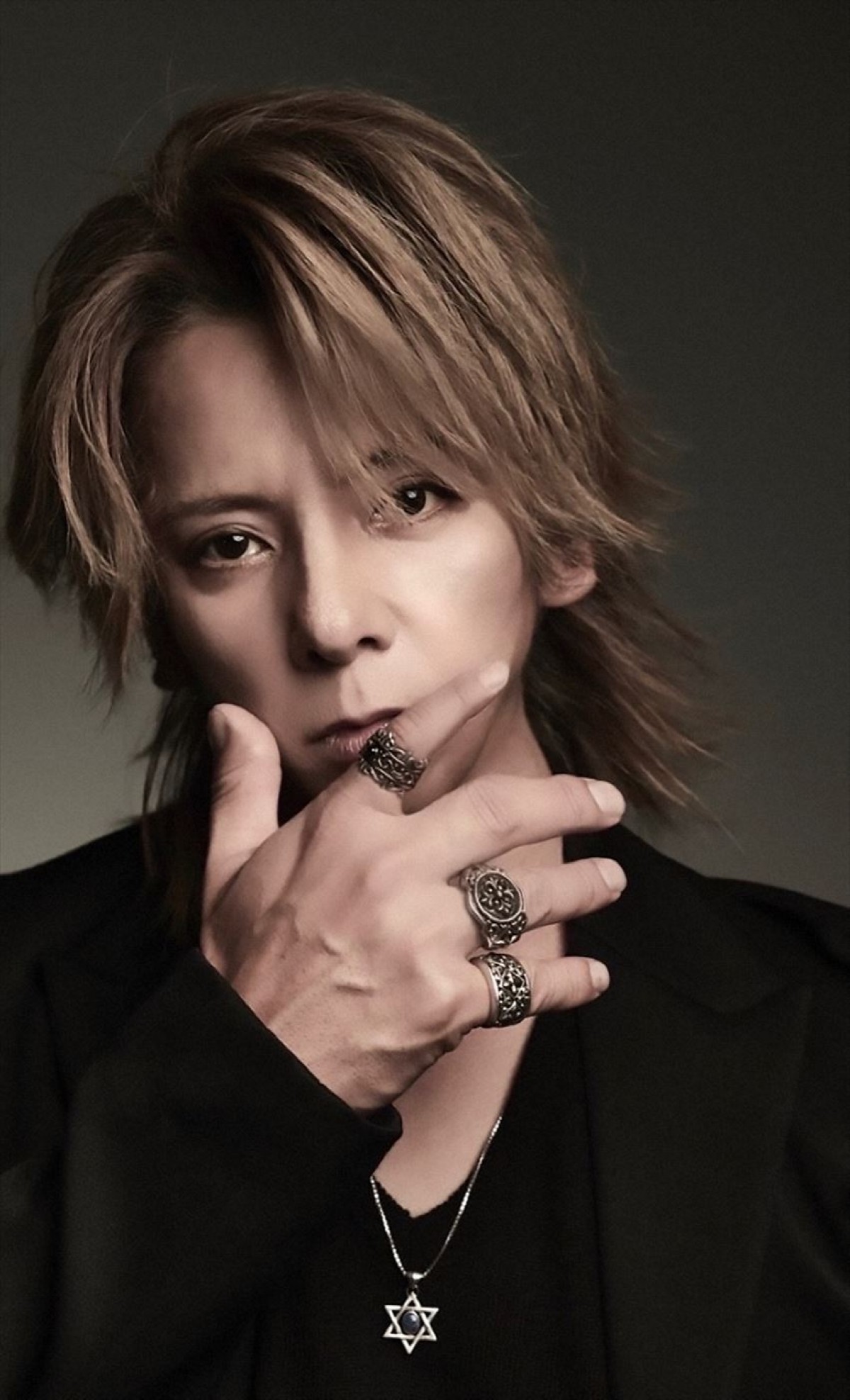 YOSHIKI、『紅白』出場決定！　HYDE、ハイスタ難波、清春ら盟友とともに想いを届けるステージに！