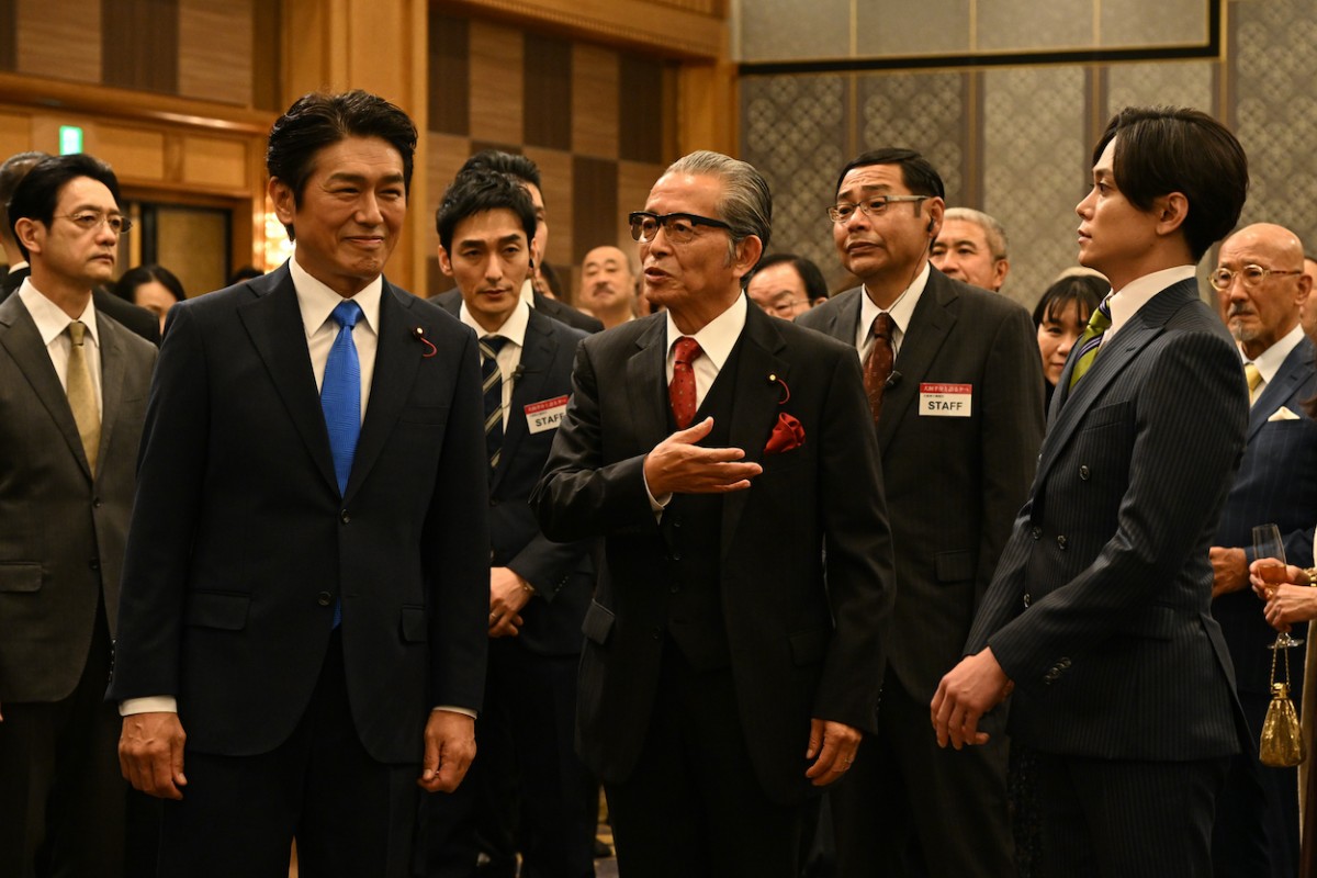 『罠の戦争』草なぎ剛、6年ぶりの民放ドラマ主演作　政治家秘書の復讐劇が開幕！