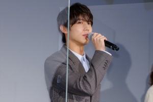 中川大志、映画『スクロール』完成披露舞台挨拶に登場