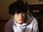  映画『サイド バイ サイド 隣にいる人』に出演する坂口健太郎