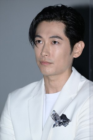 ディーン・フジオカ、ドラマ『星降る夜に』制作発表記者会見に登場