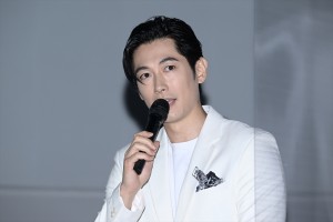 ディーン・フジオカ、ドラマ『星降る夜に』制作発表記者会見に登場