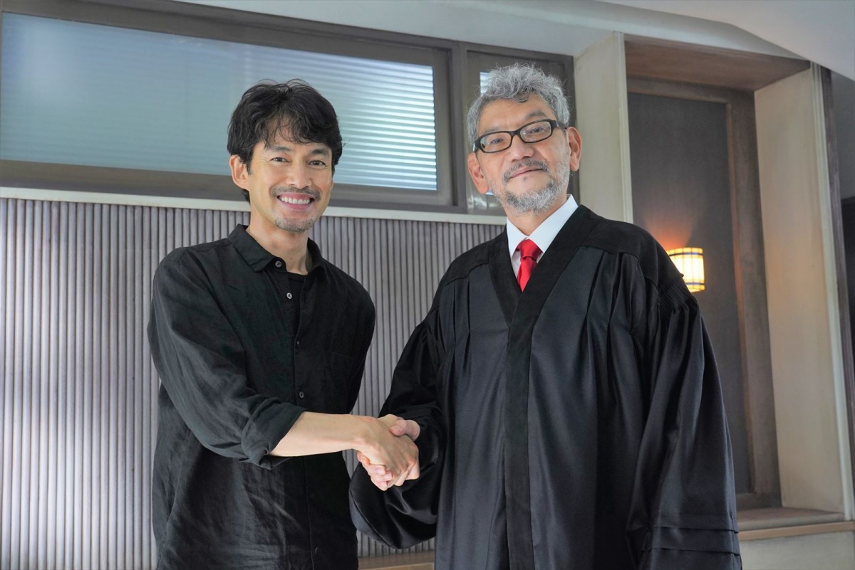 竹野内豊『イチケイのカラス』、撮影の裏側を捉えたメイキング写真解禁