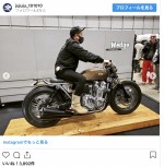 井戸田潤と愛車ホンダCB1100　※「井戸田潤」インスタグラム