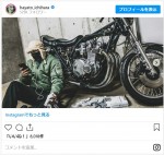 バイクをメンテナンスした市原隼人 ※「市原隼人」インスタグラム