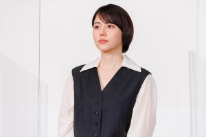 長澤まさみ、映画『ロストケア』完成披露舞台挨拶に登場