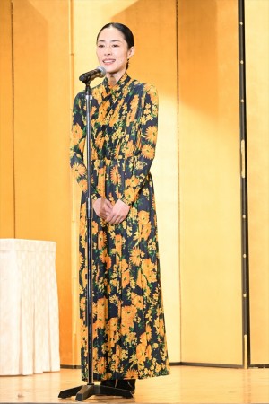深津絵里、2023年 エランドール賞 授賞式に登場