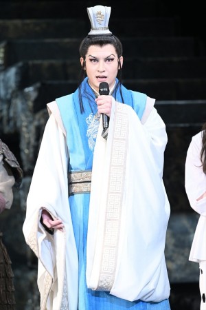 神里優希、舞台『キングダム』帝劇公演千穐楽 達成記念会見に登場