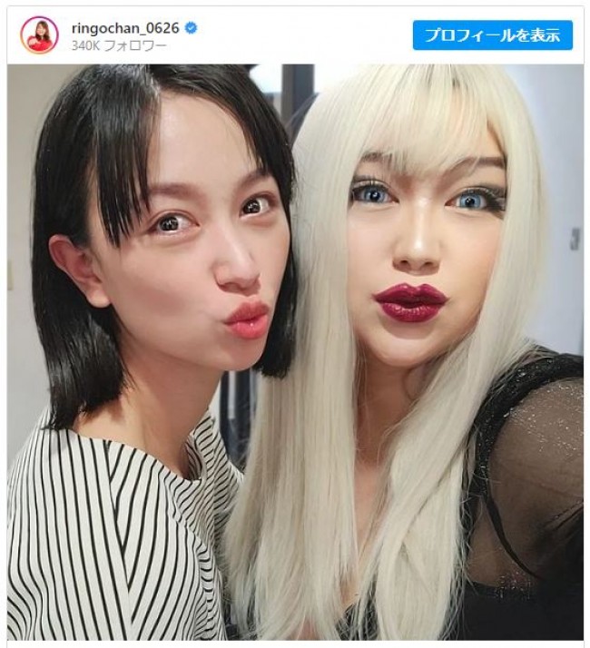 髙橋ユウと写るりんごちゃん（右）、初舞台用の別人級ビジュアル　※「りんごちゃん」インスタグラム