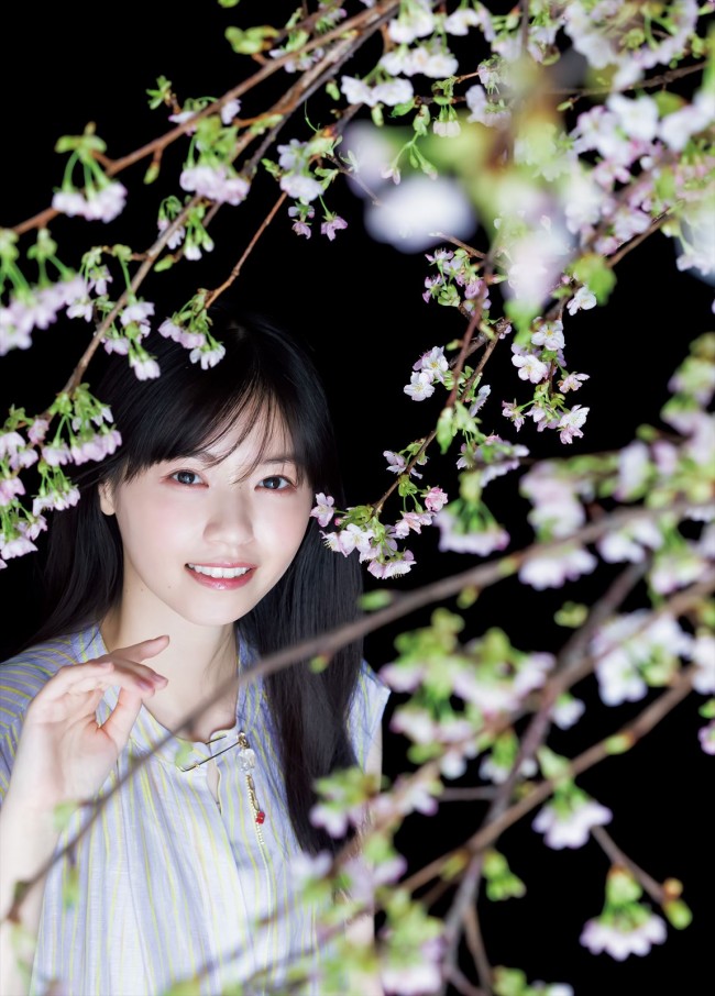 写真）西野七瀬、“蜂モチーフ”グラビアで唯一無二のかわいらしさ＆美