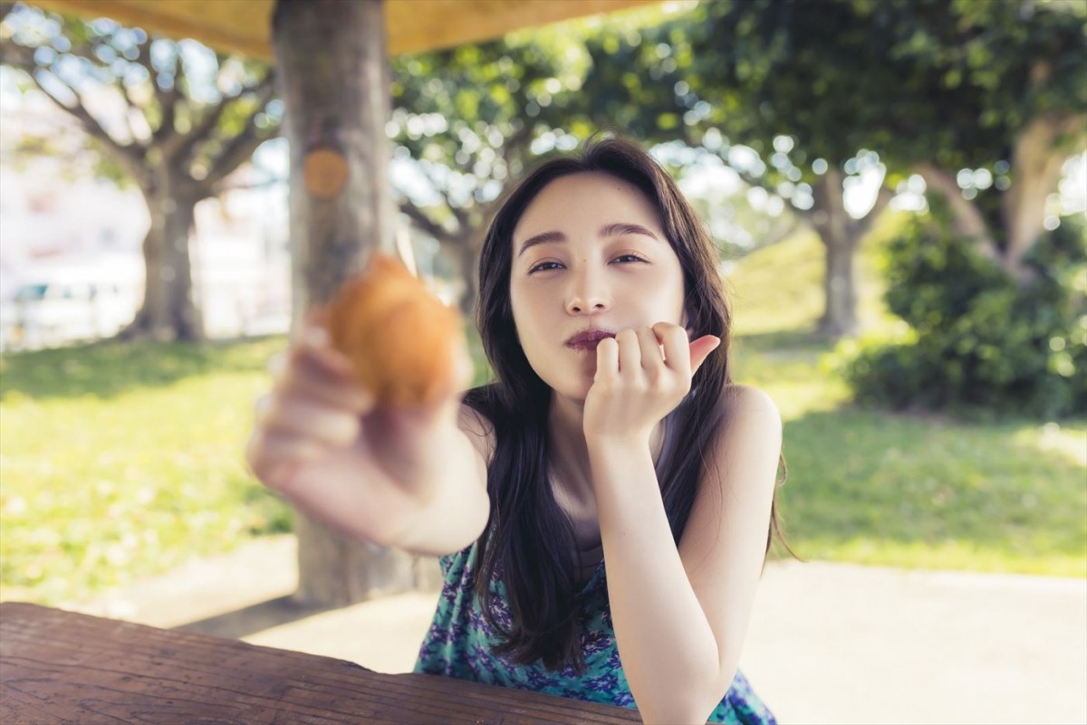 ももいろクローバーZ・百田夏菜子、ゼクシィでのウエディングドレス姿に笑顔はじける　「母と一緒に撮影できてうれしかった」