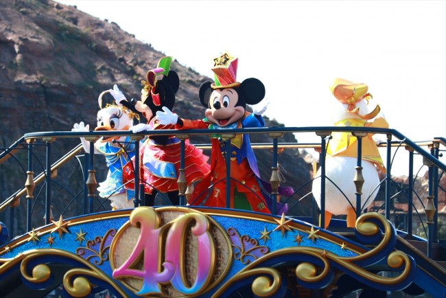 写真）TDS“40周年グリーティング”が初公開！ ミッキーやダッフィーが