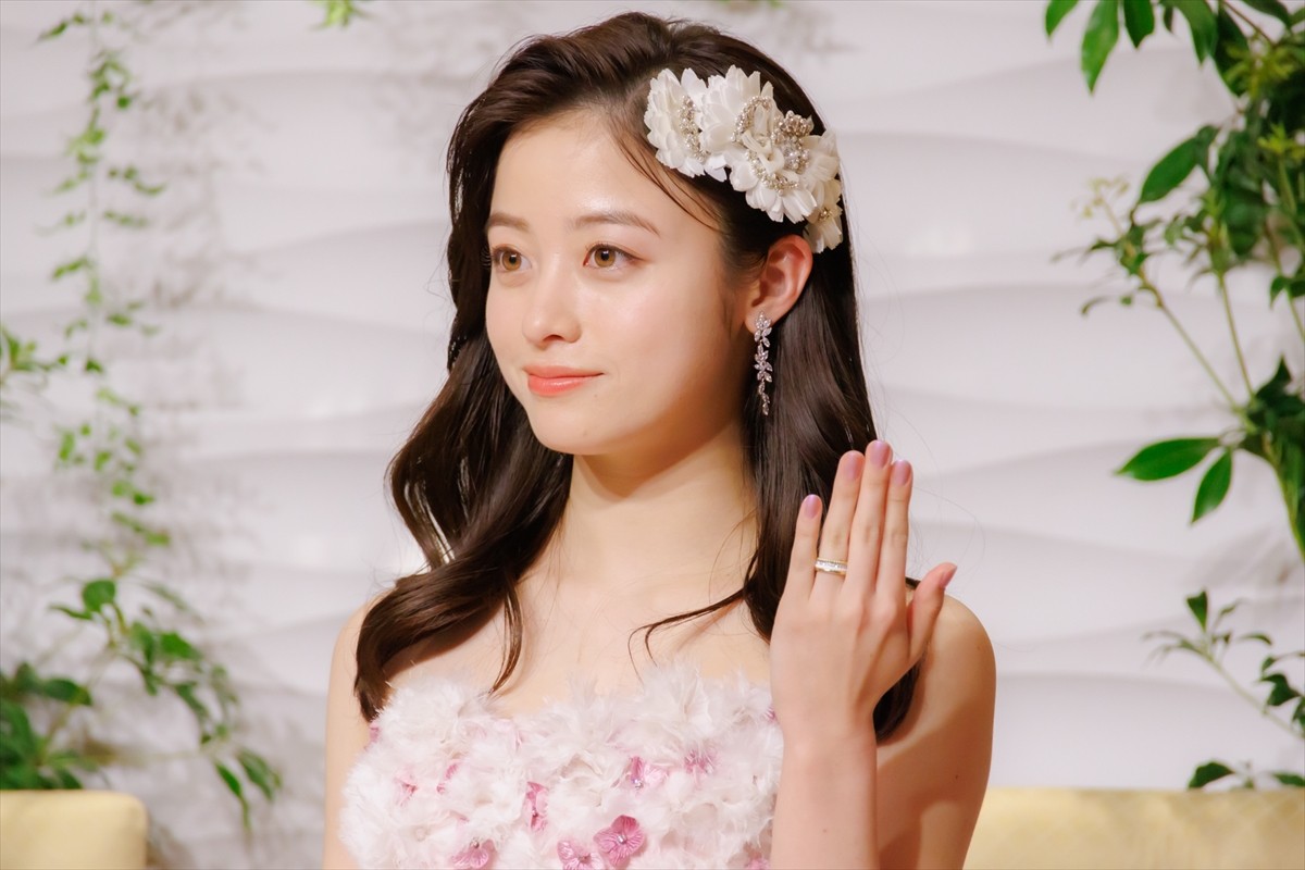 橋本環奈との“結婚会見”に山田涼介「恥ずかしさが一番ありました」