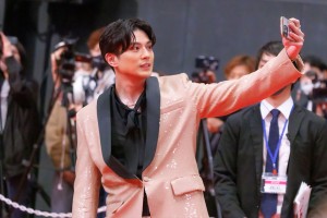 新田真剣佑、『聖闘士星矢 The Beginning』ジャパンプレミアに登場