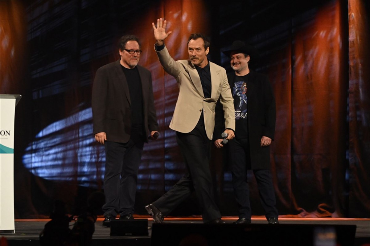 「スター・ウォーズ」新情報一挙発表　過去、現在、未来を描く、新作映画3本の製作決定　デイジー・リドリーらのコメント到着