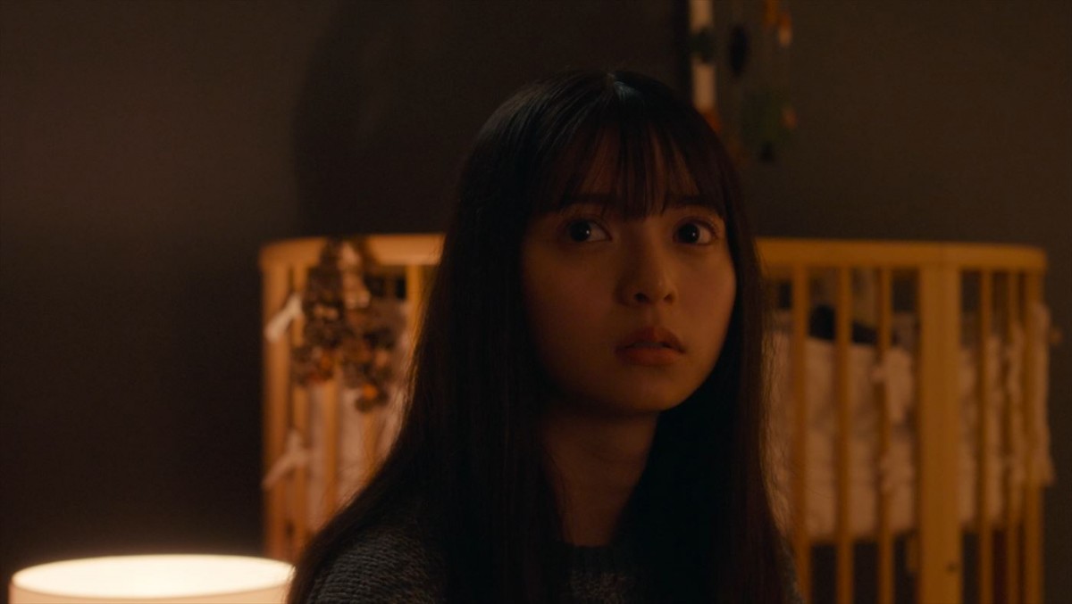 齋藤飛鳥、謎多き役どころで新境地　映画『サイド バイ サイド 隣にいる人』場面写真解禁